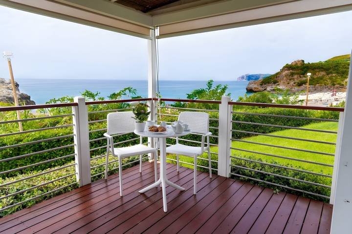 Bungalow per 4 persone, con vista oceano e terrazza, adatto a famiglie con bambini a Marina di Camerota
