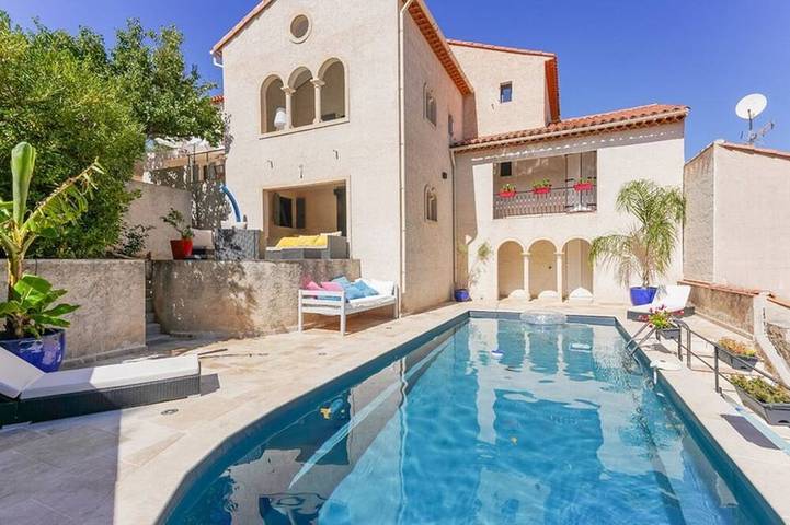 Villa pour 10 personnes, avec jardin ainsi que terrasse et jacuzzi dans Calanques