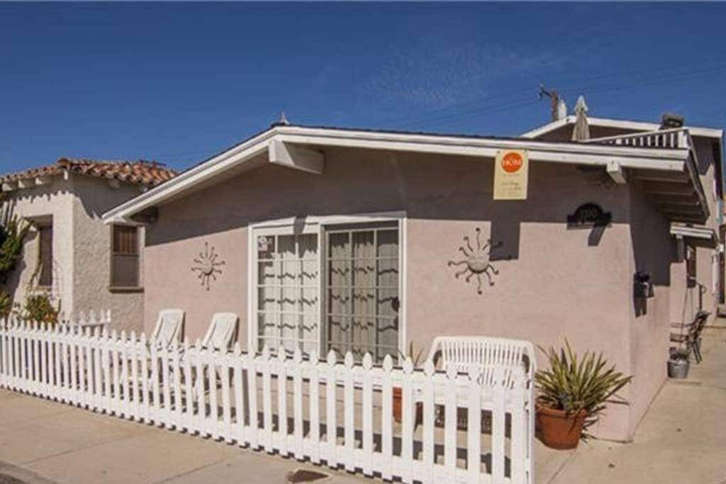 Ganze Wohnung, Schritte zum Sand, Stunning Remodel, Fantastic Location Affordable in Newport Beach, Orange County