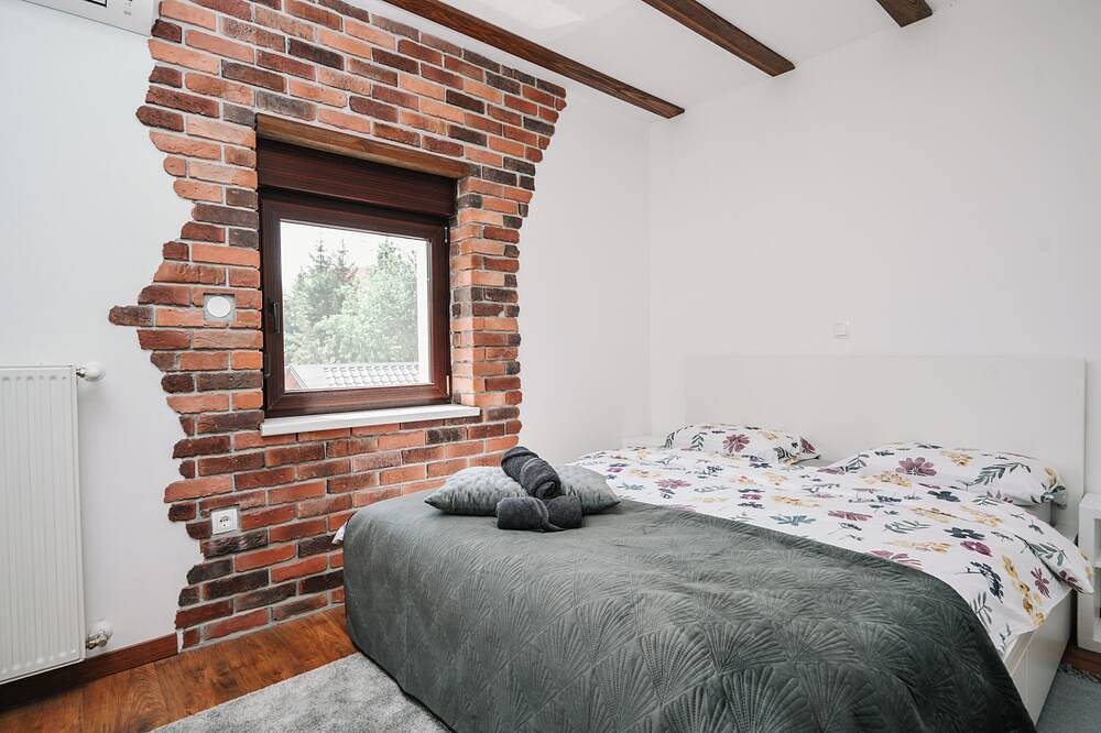250 m² Ferienhaus mit Privatsphäre, Pool & traumhaftem Berg- und Seeblick in Primorje-Gorski Kotar