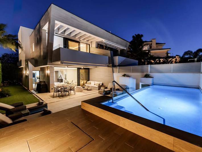 Villa for 10 people, with Balcony and Terrace as well as Hot tub and Garden in Puerto Banús