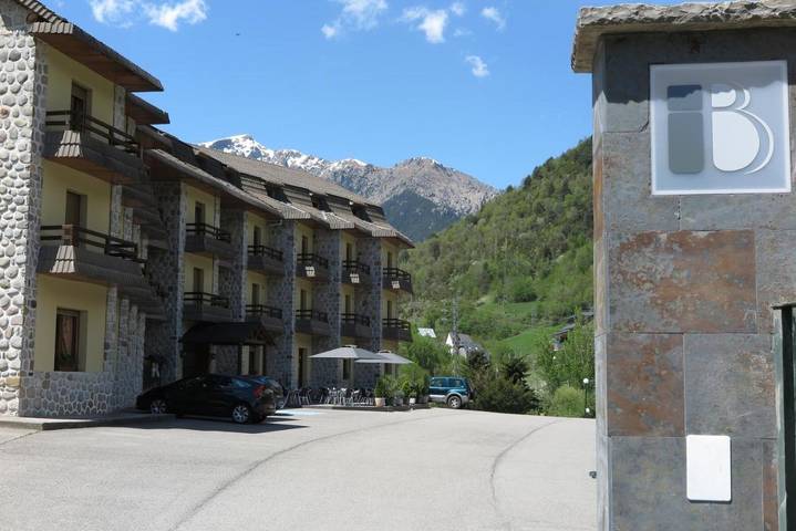 Apartamento para 5 personas, con vistas y jardín en Bielsa