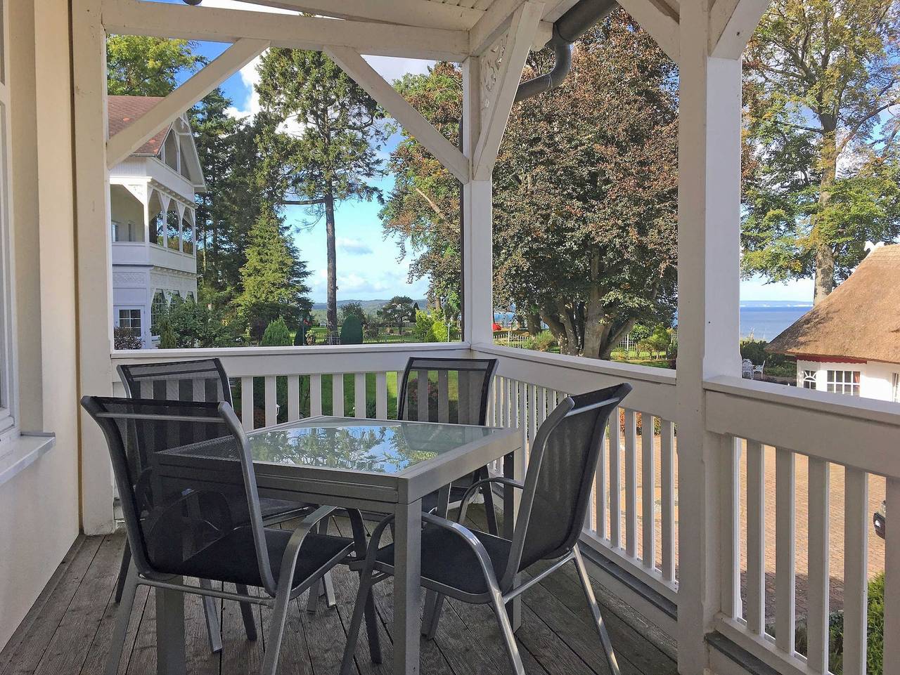 Ganze Ferienwohnung, P: Villa Heimkehr Whg 08 3 Sterne mit Balkon / Meerblick - Villa Heimkehr Whg. 08 3 Sterne mit Balkon / Meerblick in Göhren, Rügen
