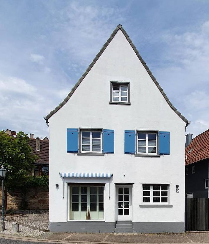 Ferienhaus für 6 Personen, mit Balkon und Whirlpool sowie Terrasse und Garten in Klingenmünster