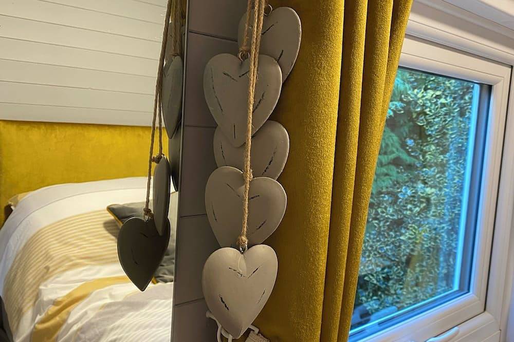 Cosy Romantic/family break with Hot Tub in rural Cornwall -15mins drive to beach in Cornwall