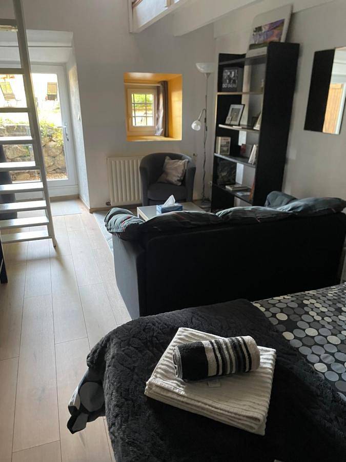 Charmant studio dans maison privée in Apprieu, Région de La Tour-du-Pin