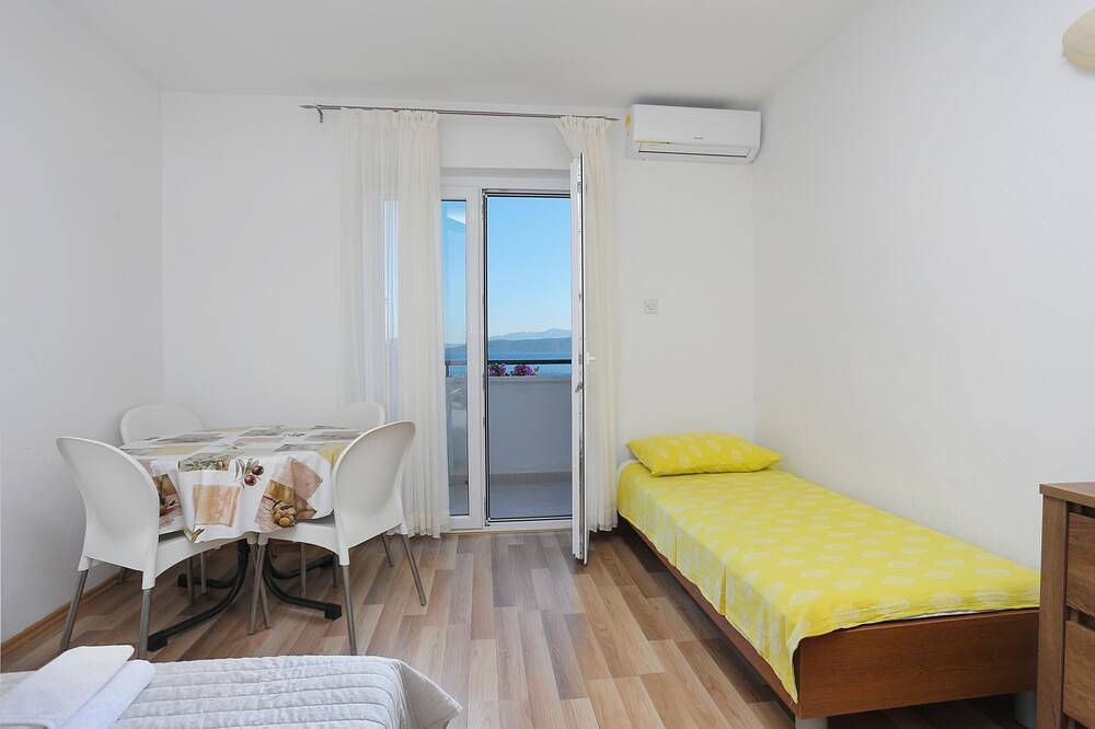 Ganze Wohnung, 1-Zimmer-Ferienwohnung am Strand Igrane, Makarska (A-6653-c) in Igrane, Makarska Riviera