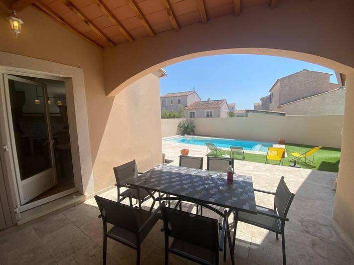 Villa pour 7 personnes, avec Terrasse ainsi que Jardin et Piscine à Arles - 4