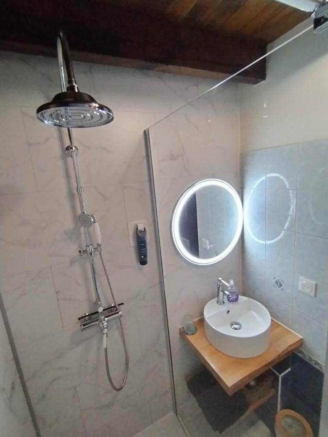 Chambre d’hôte pour 2 personnes, avec sauna et jardin ainsi que vue et piscine dans le Puy-de-Dôme - 4