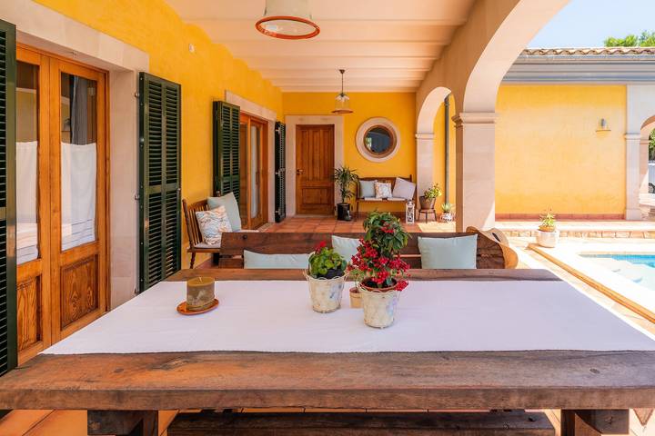 "Ca Na Rosa" à proximité de la plage avec Wi-Fi, climatisation, terrasse, jardin et piscine in Alcúdia, Côte de Majorque