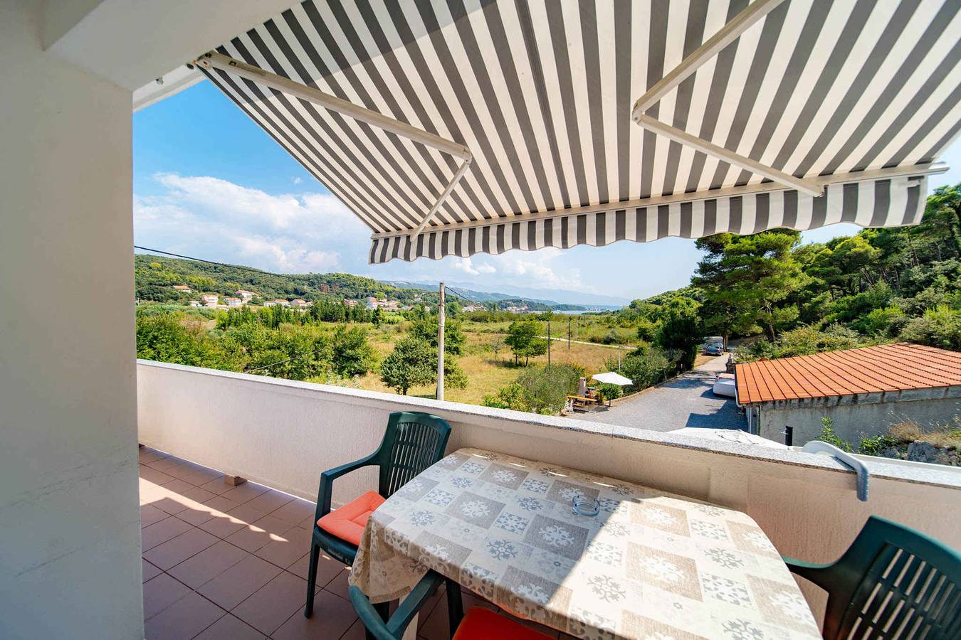 Ganze Ferienwohnung, Ferienwohnung mit Pool und Garten in Kampor, Rab