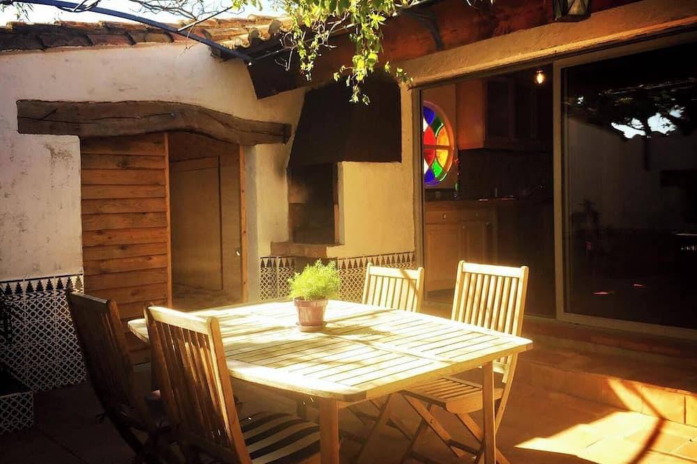 A cozy and unique patio overlooking the ocean in Fitou, Mittelmeerküste (Frankreich)