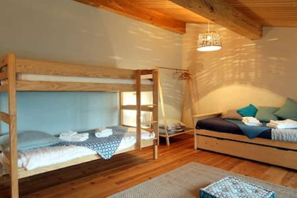 Une beau gîte spacieux, ouvert sur l´extérieur avec grande terrasse en bois in Campagne-sur-Aude, Parc naturel régional Corbières-Fenouillèdes