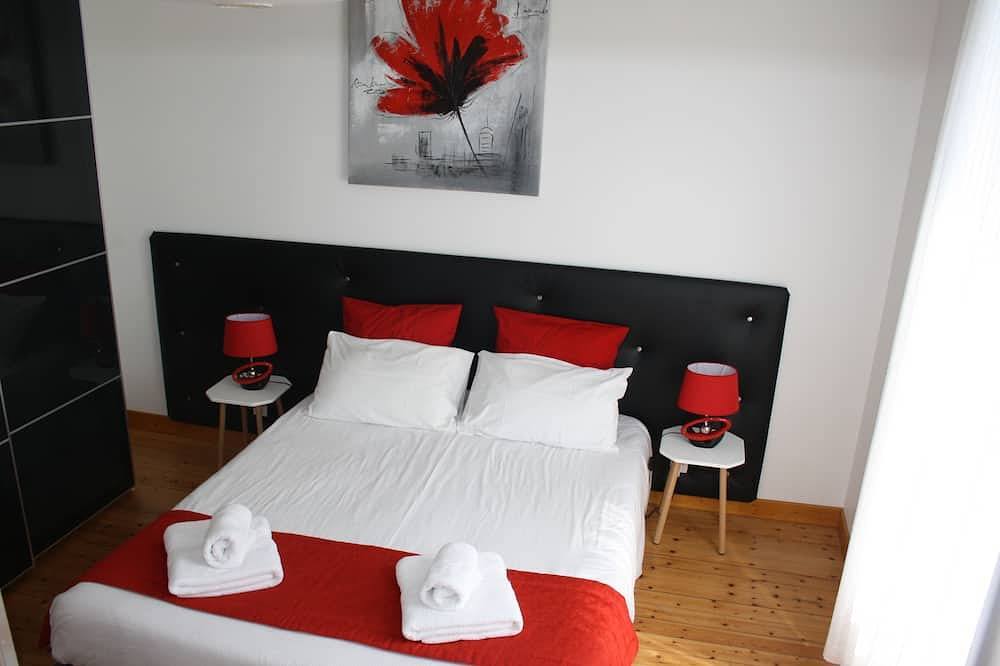 Typical and relaxing house with heated swimming pool near down town La Rochelle in La Rochelle, La Rochelle region