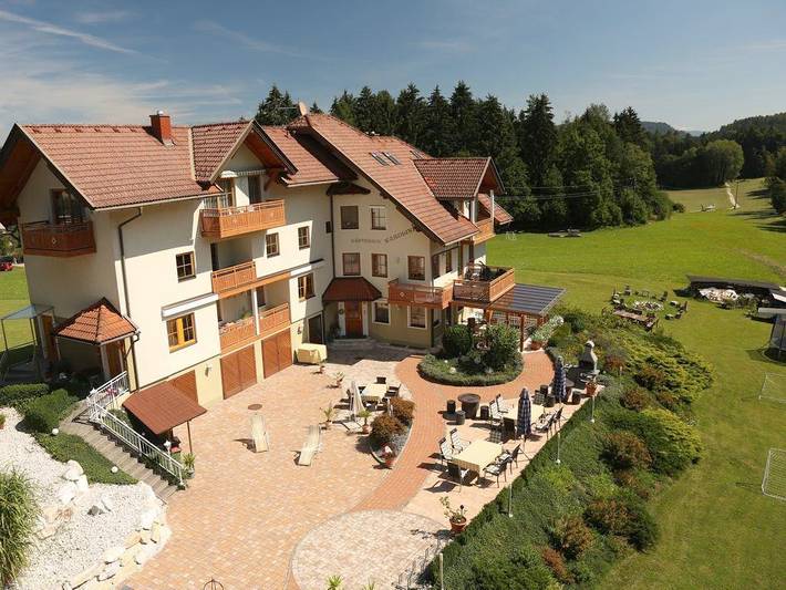 Pension für 4 Personen, mit Terrasse und Garten sowie Pool und Sauna am Faaker See