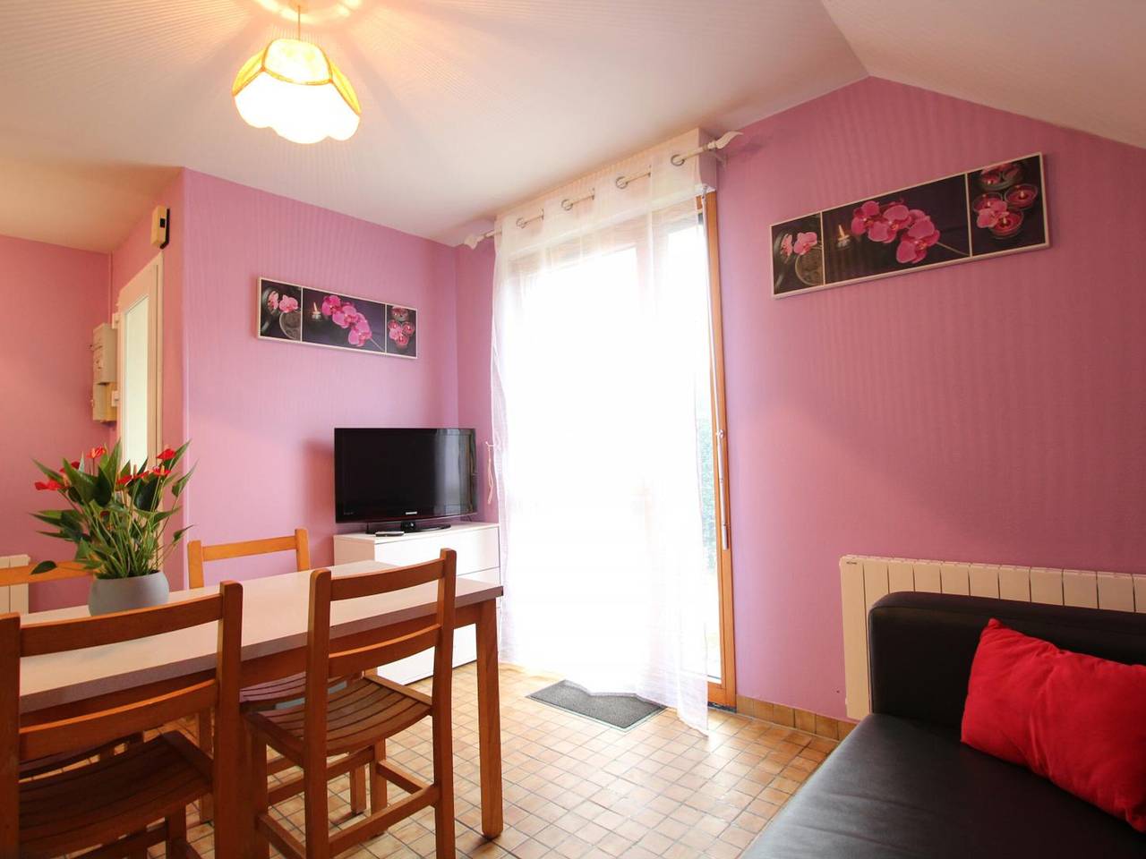 Maison mitoyenne en bord de mer à Cotentin, animaux acceptés in Surtainville, Côte de la Déroute