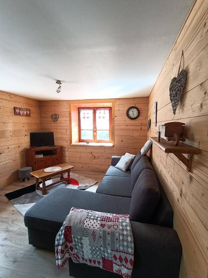 Gîte pour 3 personnes, avec terrasse, animaux acceptés à Saint-Girod - 3