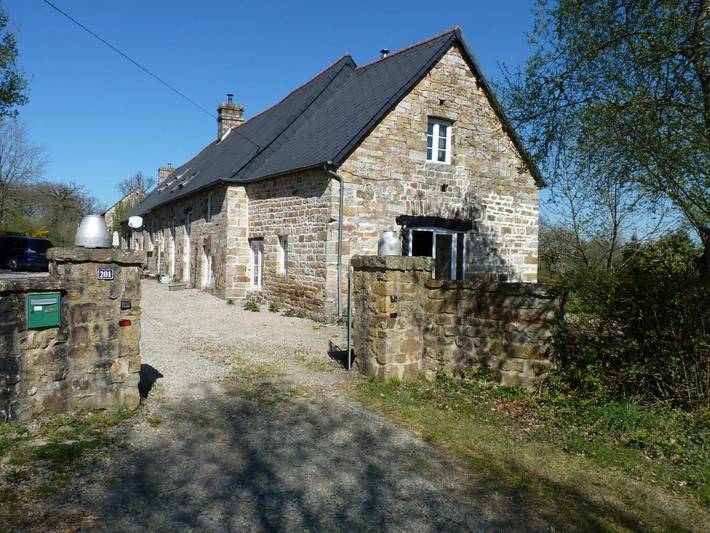 Location de vacances pour 5 personnes, avec jardin et vue à Lonlay-l'Abbaye
