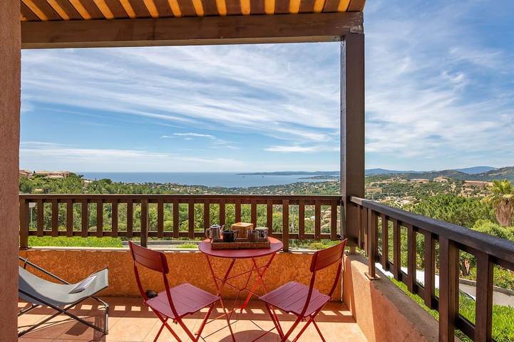 Villa pour 4 personnes, avec piscine et balcon à Roquebrune-sur-Argens