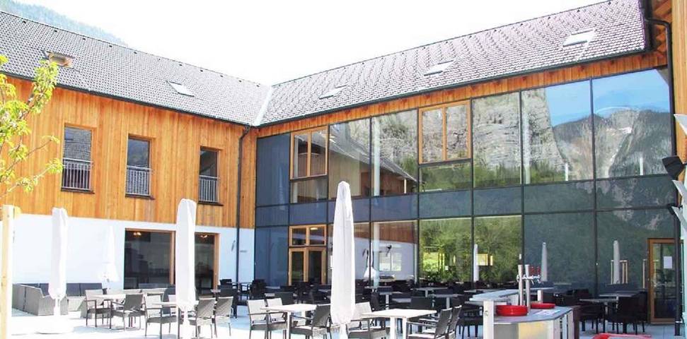 Ferienhaus mit Hallenbad, Wellness und Kinderspielplatz im Feriendorf in Obertraun, Dachstein Salzkammergut