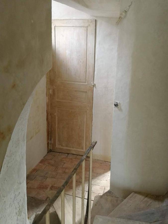 La maison jaune in Saint-Sauveur-en-Puisaye, Région d'Auxerre