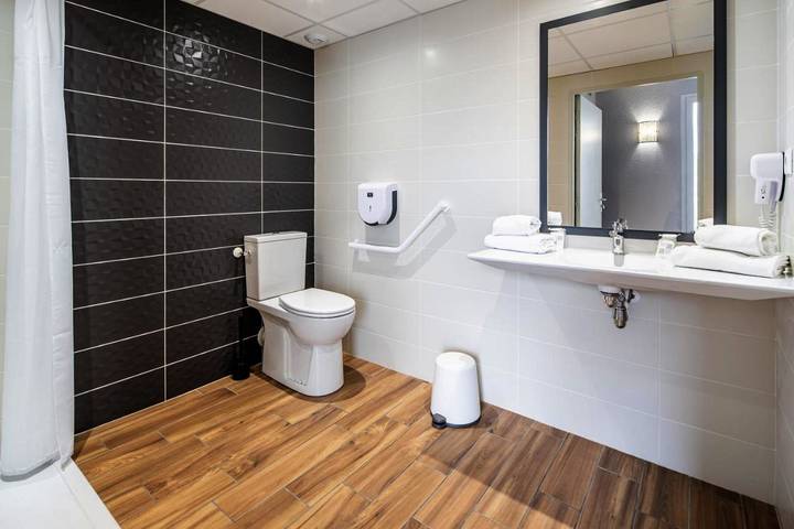 Hôtel pour 4 personnes, avec terrasse et vue, animaux acceptés dans Grotte de Massabielle - 4