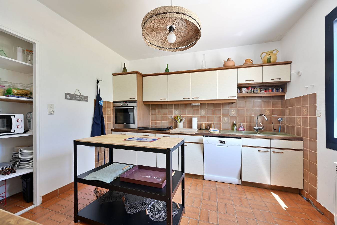 Villa Les 2 Pins Piscina: casa de vacaciones con jardín, trampolín y 14 plazas in Entraigues-sur-la-Sorgue, Vaucluse