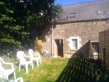 Gîte pour 6 personnes, avec jardin à Languenan