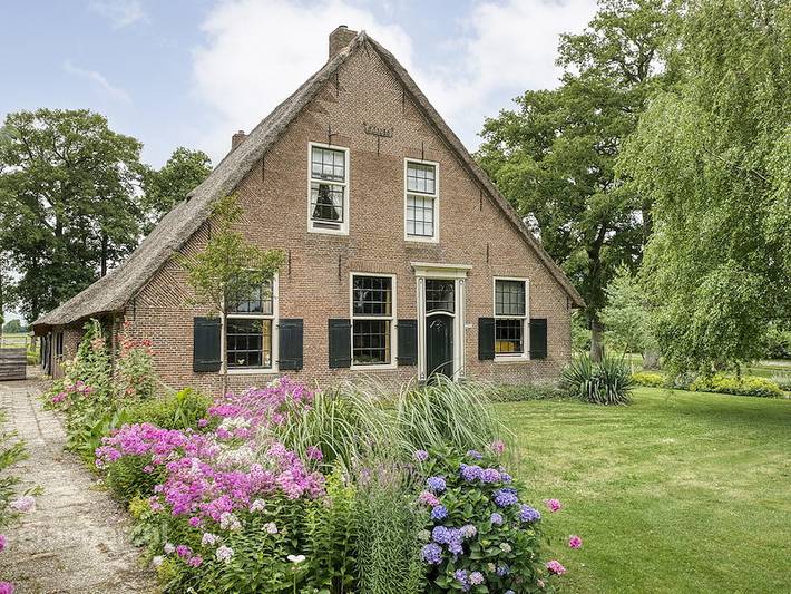 Vakantiehuis voor 13 personen, with terras and balkon/terras as well as sauna in Drenthe