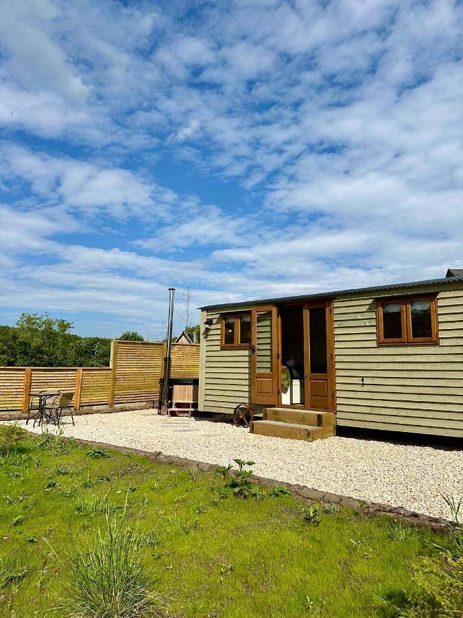 Holiday rental for 2 people, with garden and hot tub as well as terrace in Ayrshire