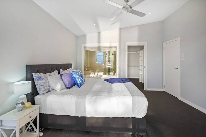 Holiday home for 11 people, with garden in Lake Macquarie