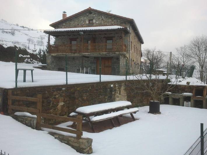 Landhuis 'Casa Rural La Barcenilla' met balkon en wifi in Soba, Cantabrisch Gebergte