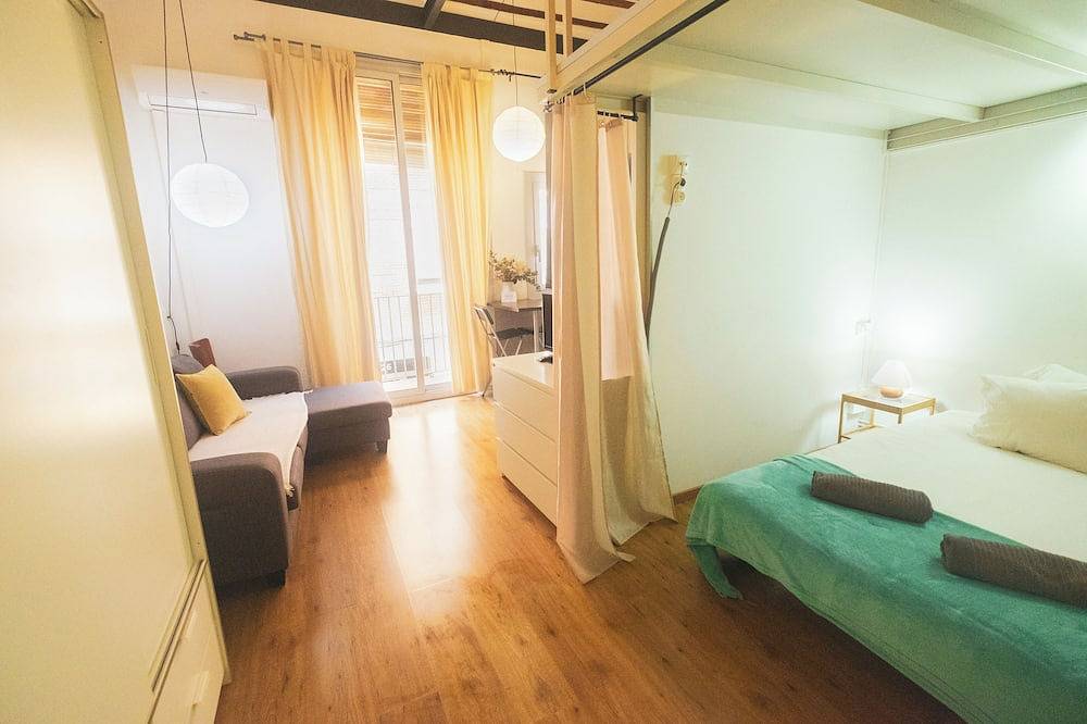 Appartamento intero, Studio in Gracia with balcony in Barcelona Centre, Barcellona