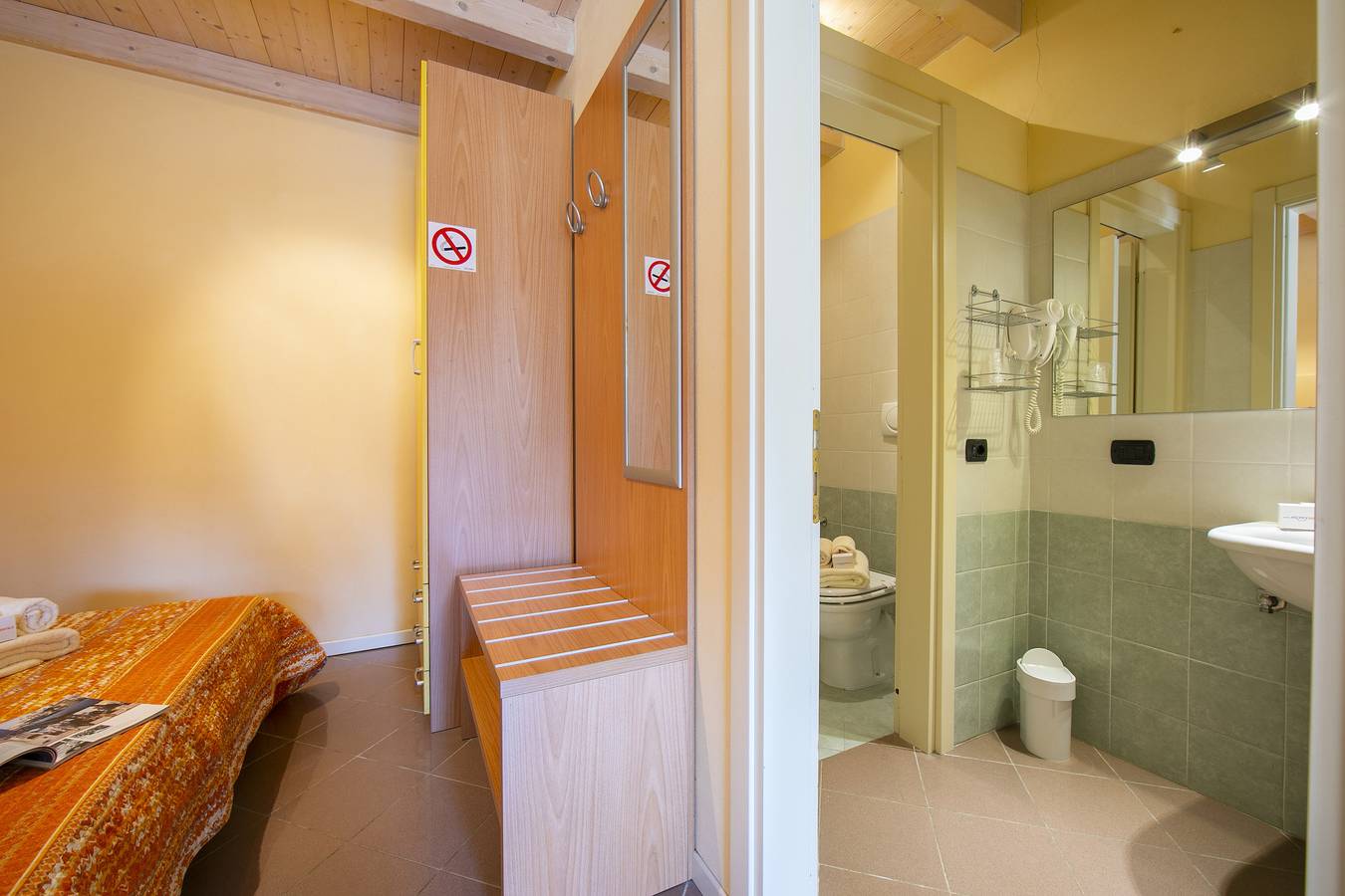 Apartamento entero, Yellow Apartment Desenzano With Smart Tv in Desenzano del Garda, Montañas Garda