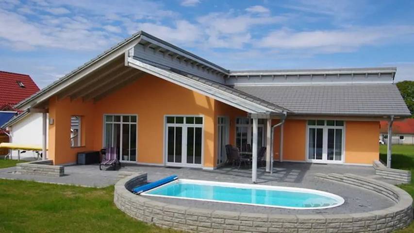 Ferienhaus für 5 Personen, mit Terrasse und Garten sowie Pool in Mecklenburgische Seenplatte