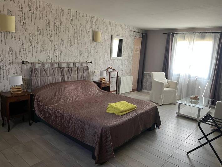 Chambre d’hôte pour 4 personnes, avec balcon et piscine ainsi que jacuzzi et jardin dans l' Aveyron - 2