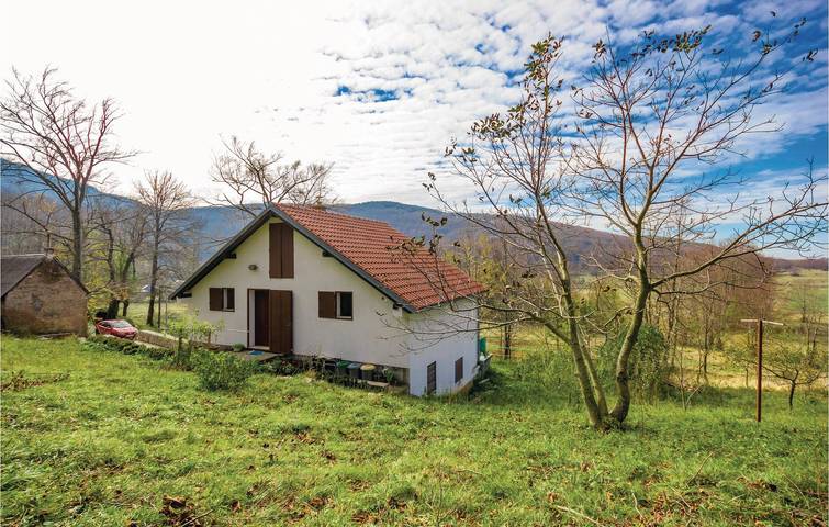 Ganze Ferienwohnung, Gemütliche 73 m² große Wohnung mit Terrasse, Kamin und Parkplatz in Sveti Juraj, Naturpark Velebit