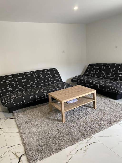 Location de vacances pour 10 personnes, avec bassin pour enfant et piscine ainsi que vue et jardin à Les Tourrettes - 3