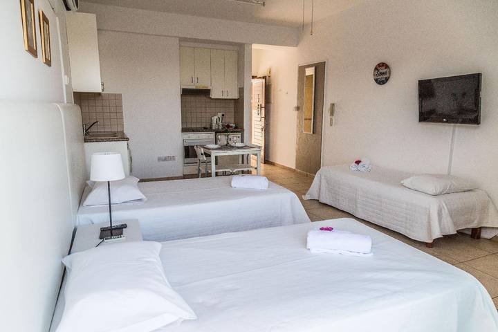 Gîte pour 3 personnes, avec jardin à Paphos (ville) - 2