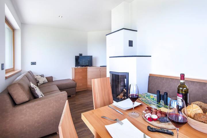 Apartamento entero, Apartamento vacacional 'Avea App 1-2 Personas' con vistas a la montaña y jardín in Tschöfas, Laion