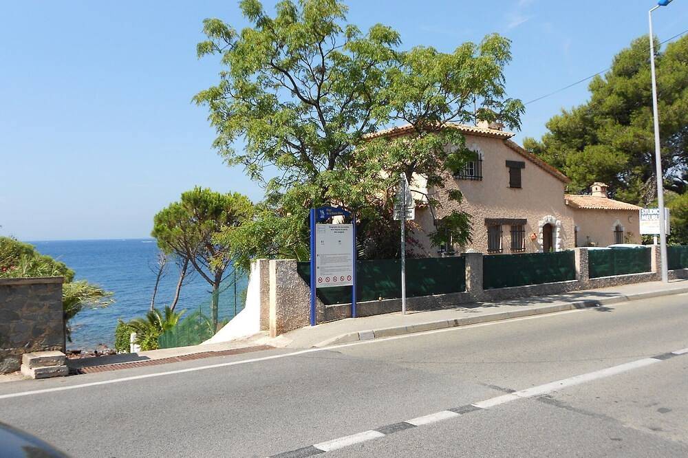 Appartement entier, Studio Bougainvillier, 2 pers, situation exceptionnelle, accès direct à la plage in Saint-Raphaël, Massif de l'Esterel