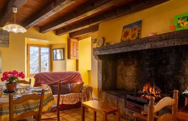 Gîte pour 7 Personnes dans Nasbinals, L'Aubrac, Photo 2