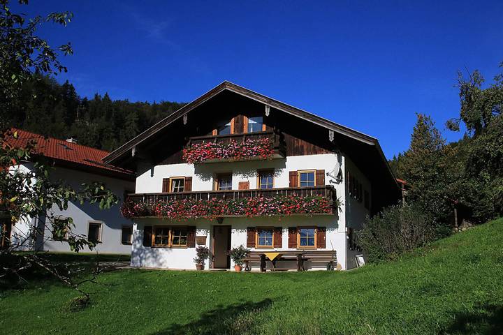 Ferienwohnung für 3 Personen, mit Balkon und Terrasse sowie Garten im Berchtesgadener Land