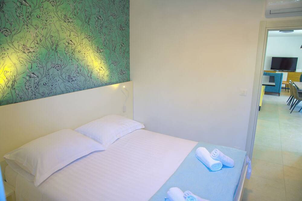 Villa Onix – Panoramic Sea View with Private Heated Pool in Vis Town, Vis (Dalmatia)
