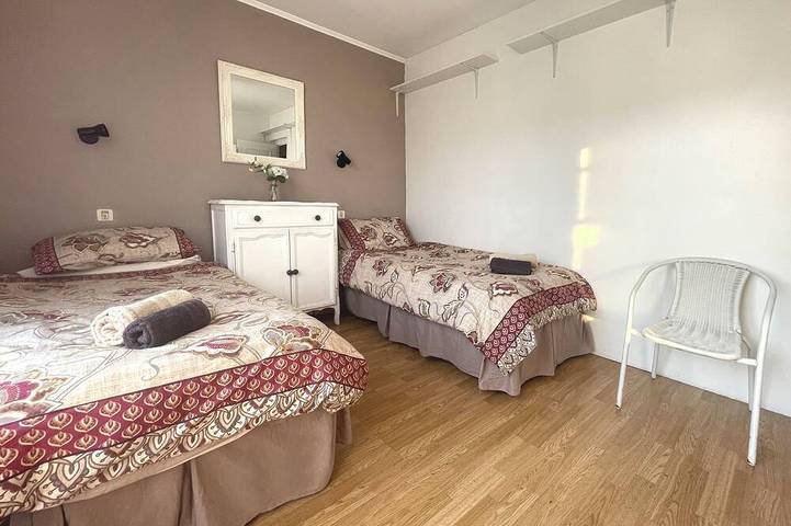 Location de vacances pour 12 personnes, avec jardin ainsi que terrasse et piscine à Lagord - 4