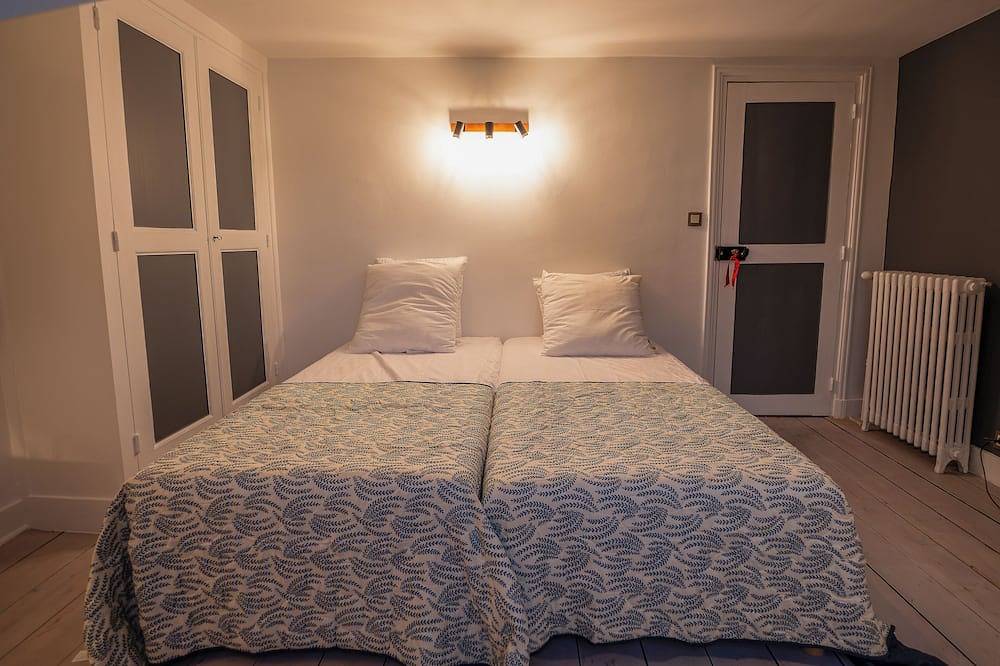 La Maison du 18, Charming B&B for 1 to 6 people in the heart of Chantilly in Chantilly, Oise