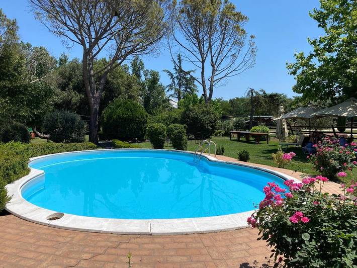 Agriturismo per 6 persone, con Terrazza e Giardino nonché Piscina e Panorama a Palombara Sabina