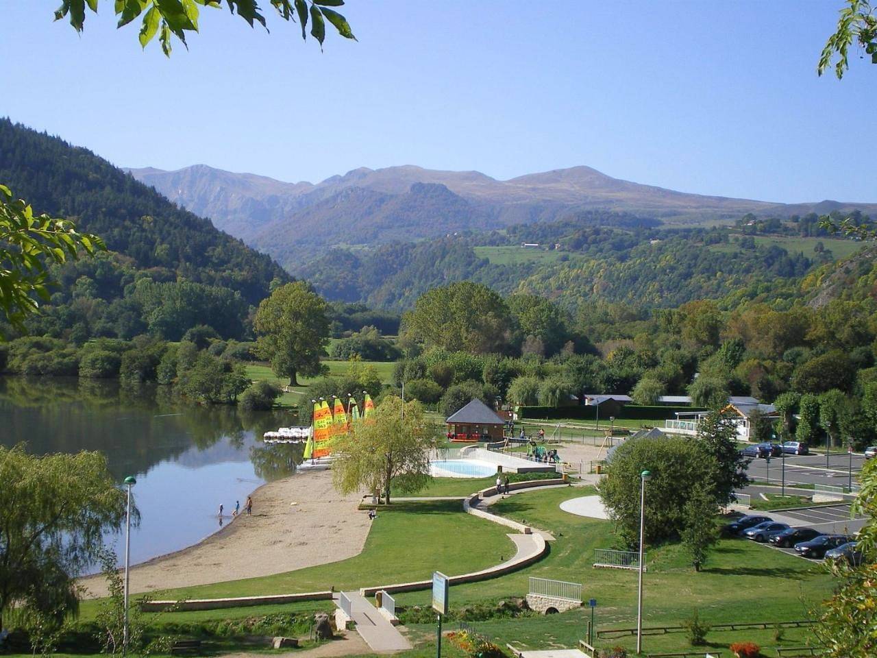 Logis Hôtel Restaurant Spa le Beau Site in Chambon-sur-Lac, Parc naturel régional des Volcans d'Auvergne