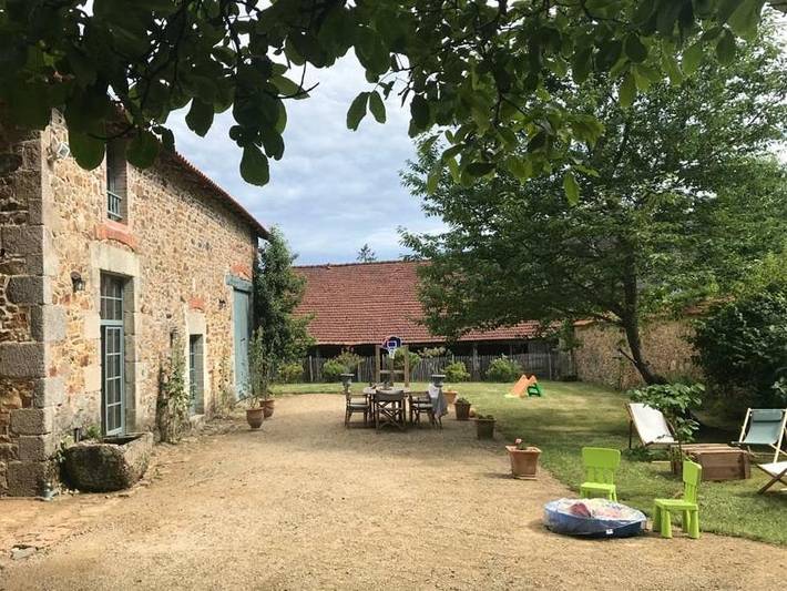 Gîte pour 8 personnes, avec vue et jardin dans Saint-Martin-Terressus