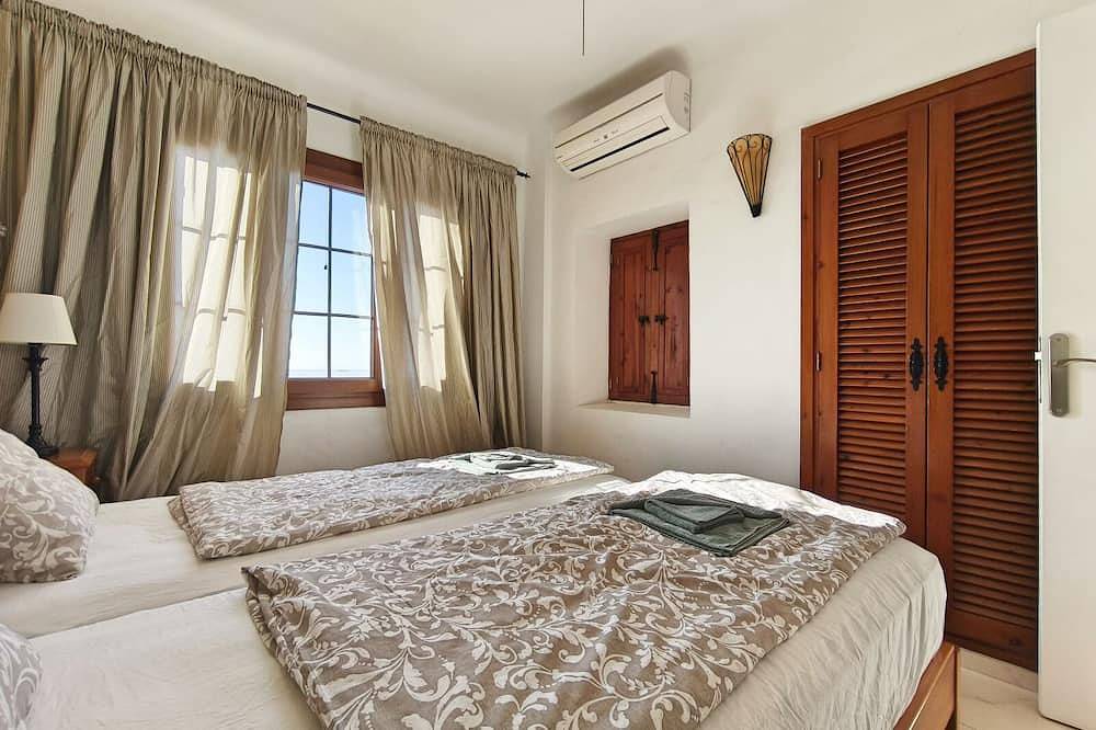 Apartamento entero, A3026 Apartment with sea view for 4 people in Cala Fornells in Cala Fornells, Calvià